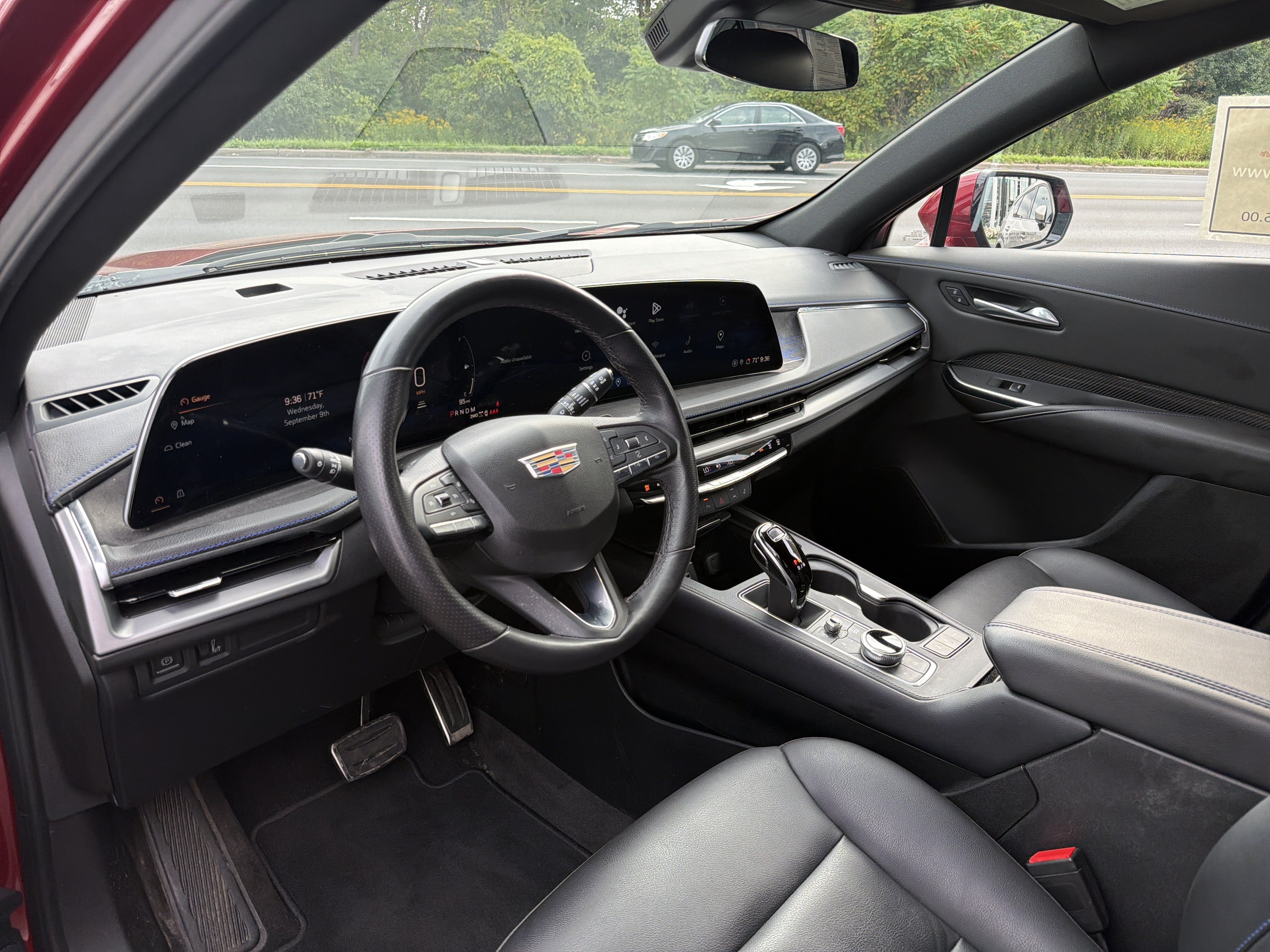 Used 2024 Cadillac XT4 Sport w/ Cold Weather Package AWD/4WD image 9