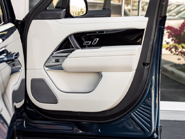 New 2026 Land Rover Range Rover Autobiography AWD/4WD image 40