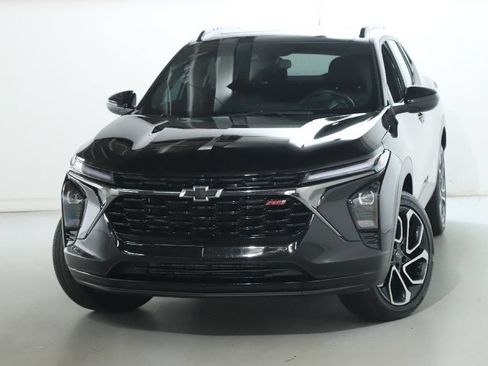 Used 2025 Chevrolet Trax RS w/ Sunroof Package FWD image 3
