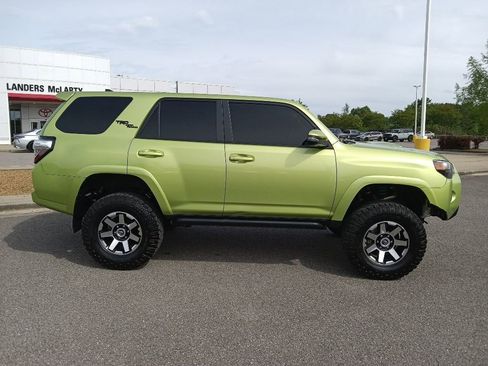 Used 2023 Toyota 4Runner TRD Off-Road Premium w/ Moonroof Package AWD/4WD image 2