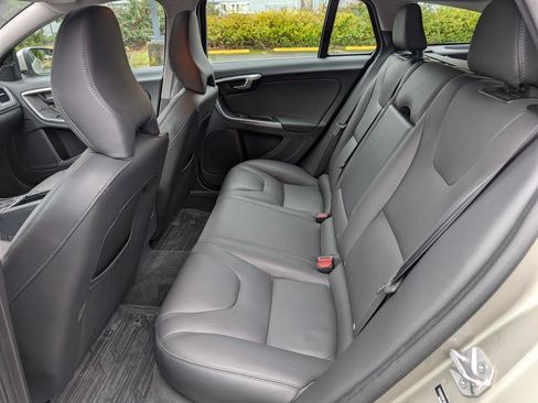 Used 2015 Volvo V60 T5 Platinum image 11