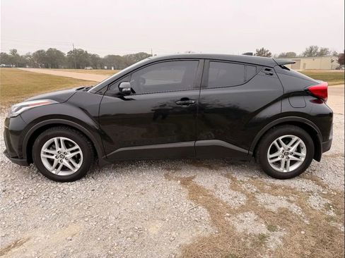 Used 2021 Toyota C-HR LE image 3