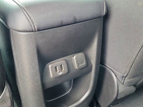 Used 2022 Chevrolet Colorado LT w/ Redline Special Edition image 9