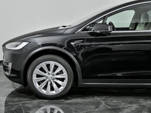 Used 2018 Tesla Model X 100D image 6