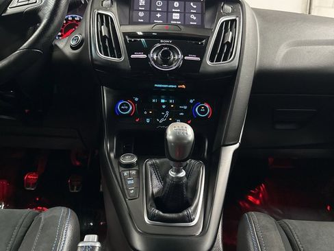 Used 2016 Ford Focus RS image 24