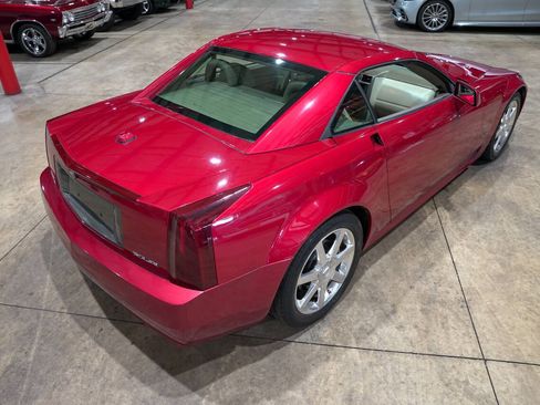 Used 2005 Cadillac XLR RWD image 31