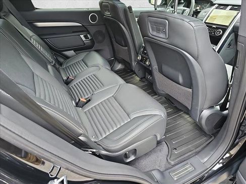 Certified 2024 Land Rover Discovery Dynamic SE image 6