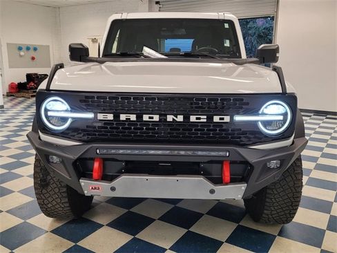 Used 2023 Ford Bronco Wildtrak image 2