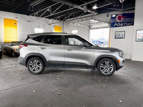 Used 2023 Kia Seltos S w/ Navigation Package image 13