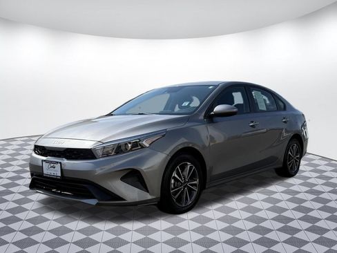 Used 2024 Kia Forte LXS FWD image 3