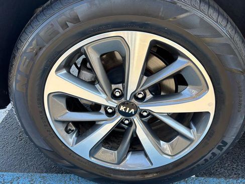Used 2020 Kia Sorento AWD V6 image 31