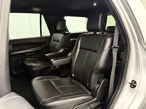 Used 2020 Ford Expedition XLT w/ Equipment Group 201A AWD/4WD image 18