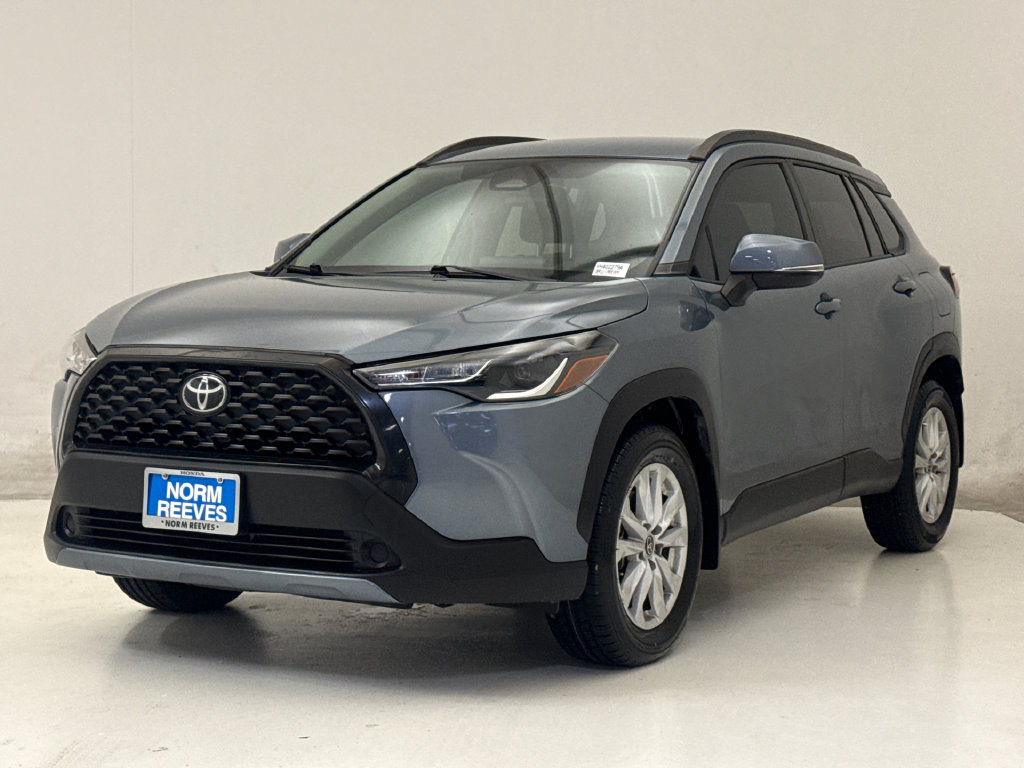 Used 2023 Toyota Corolla Cross LE FWD image 2