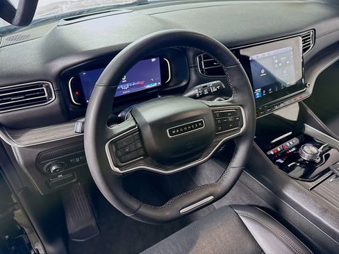 Used 2024 Jeep Wagoneer Series III image 23