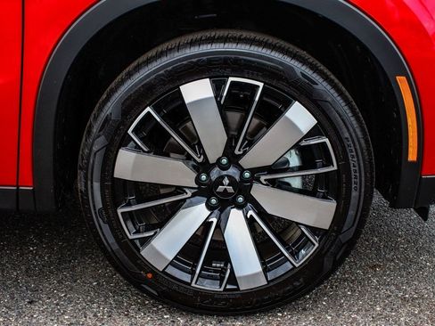 New 2025 Mitsubishi Outlander SE image 7