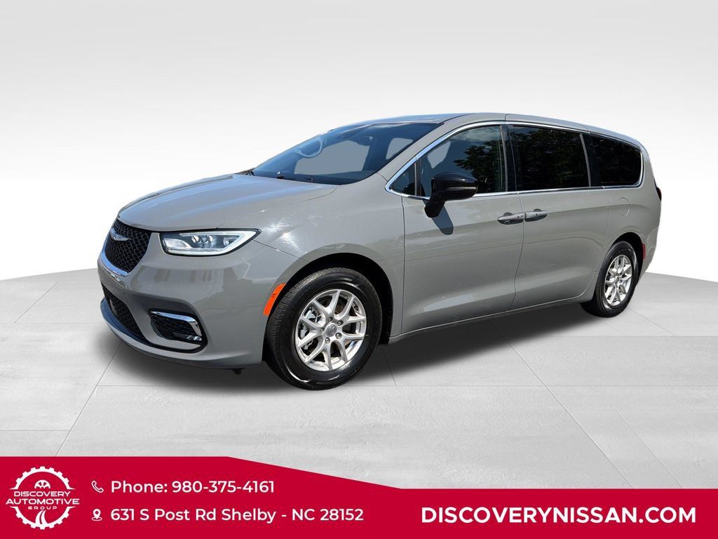 Used 2025 Chrysler Pacifica Select FWD 360° Tour