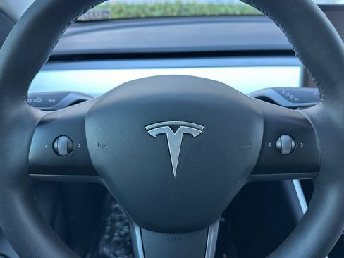 Used 2021 Tesla Model Y Long Range image 26
