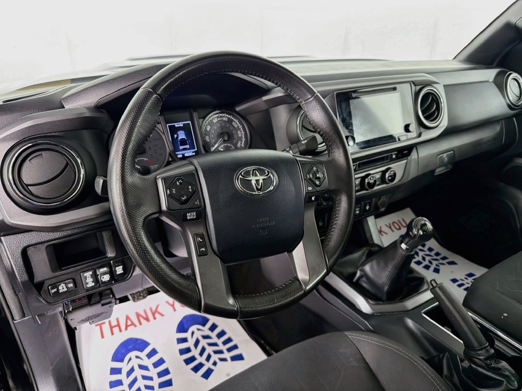 Used 2017 Toyota Tacoma TRD Sport AWD/4WD image 9