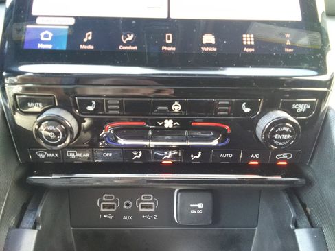 Used 2024 Jeep Grand Cherokee Limited image 22