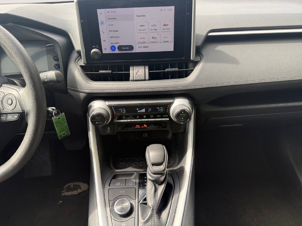 Used 2025 Toyota RAV4 LE AWD/4WD image 11