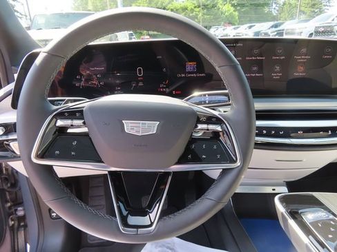 Used 2024 Cadillac Lyriq Luxury AWD/4WD image 17