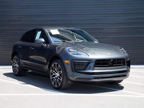 Certified 2024 Porsche Macan AWD/4WD image 6