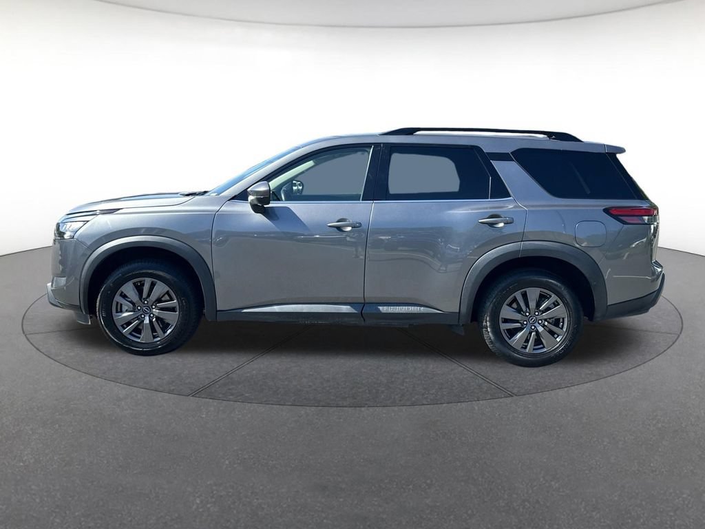 Used 2024 Nissan Pathfinder SV FWD image 2