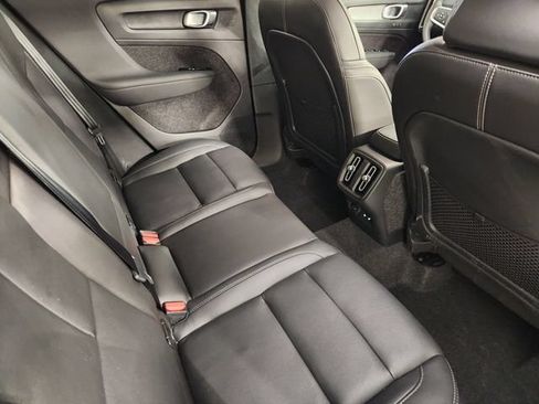 Certified 2026 Volvo XC40 B5 Plus AWD/4WD image 32