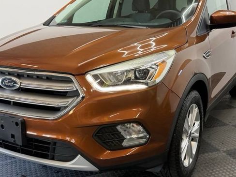 Used 2017 Ford Escape SE w/ Equipment Group 201A AWD/4WD image 6