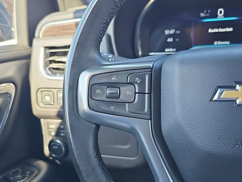 Used 2024 Chevrolet Suburban LT image 19