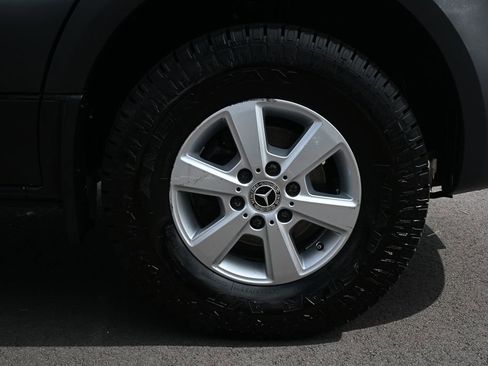 Used 2023 Mercedes-Benz Sprinter 2500 image 32