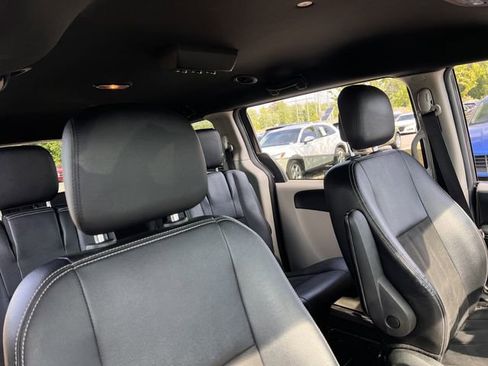 Used 2019 Dodge Grand Caravan SXT FWD image 31