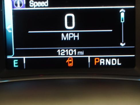 Used 2017 Chevrolet Malibu LT w/ Leather Package FWD image 5
