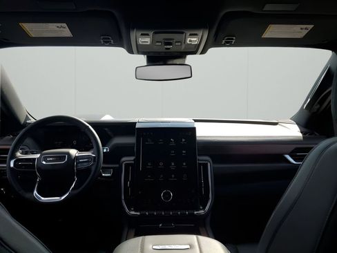 Certified 2025 GMC Yukon XL Denali image 23