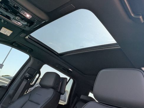 New 2026 GMC Yukon Denali w/ Denali Reserve Package AWD/4WD image 19