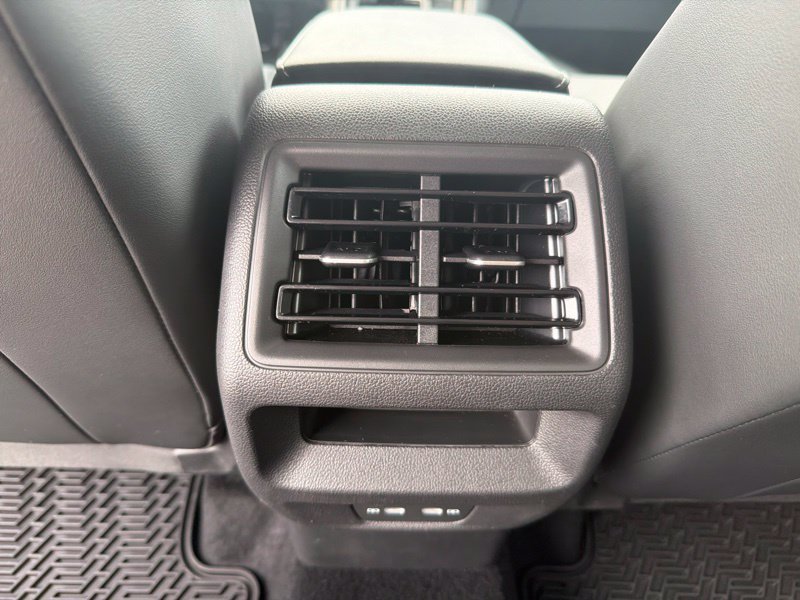 Used 2025 Volkswagen Tiguan SE AWD/4WD image 20