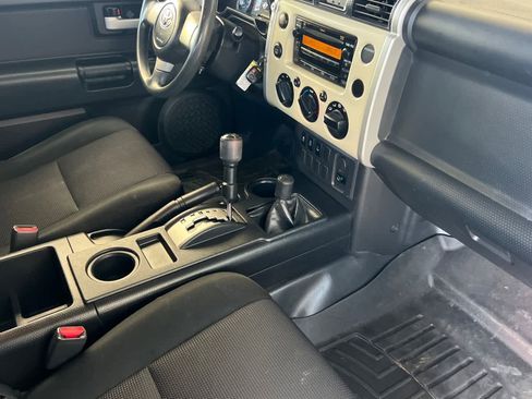 Used 2009 Toyota FJ Cruiser 4WD image 16