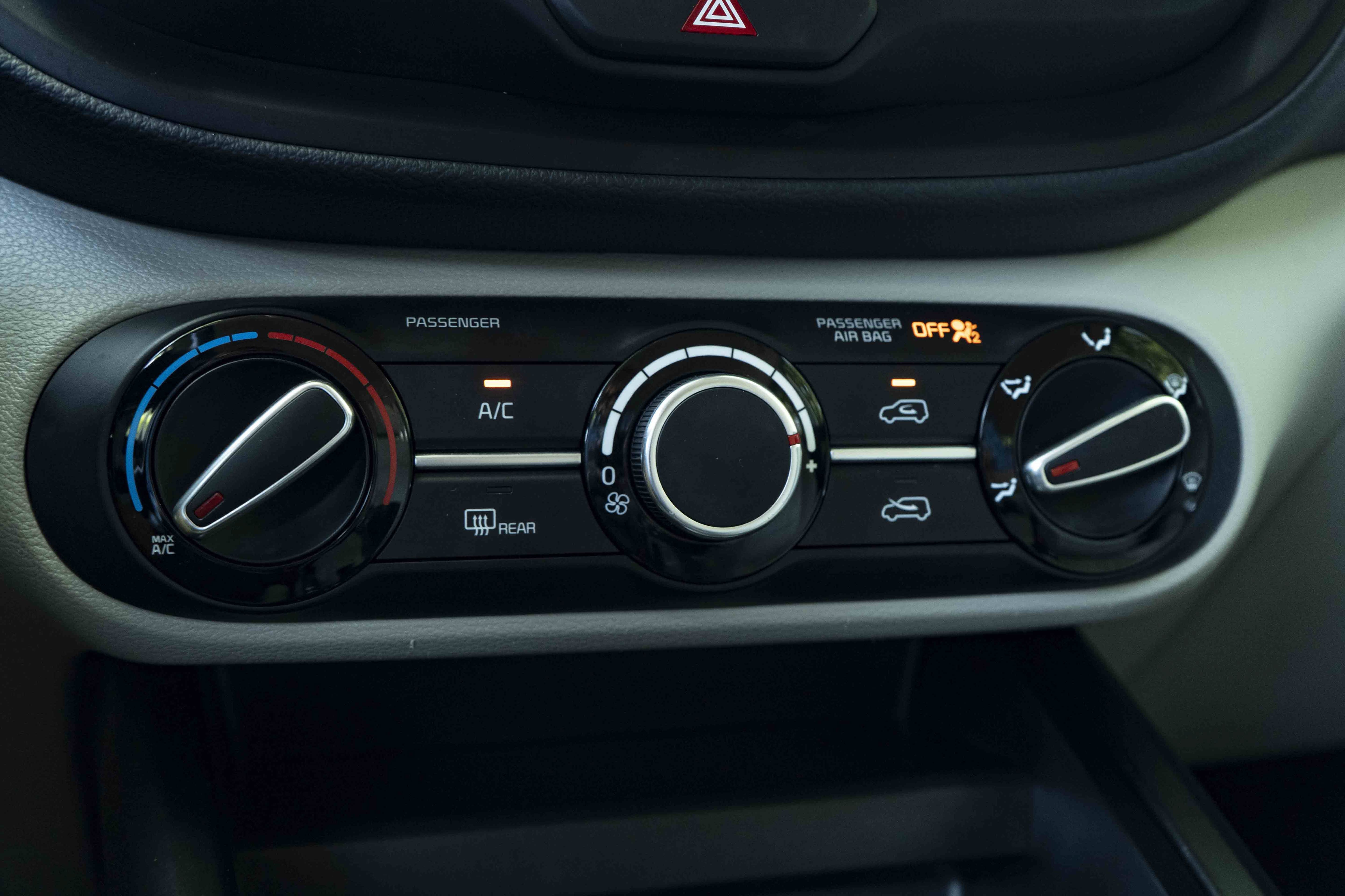 Used 2025 Kia Soul LX FWD image 29