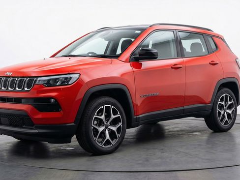 Used 2025 Jeep Compass Limited AWD/4WD image 3