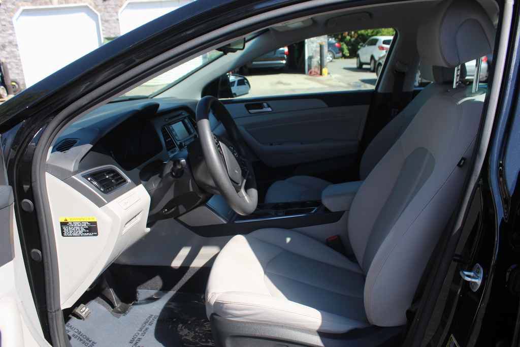 Used 2015 Hyundai Sonata SE w/ Option Group 09 FWD image 25