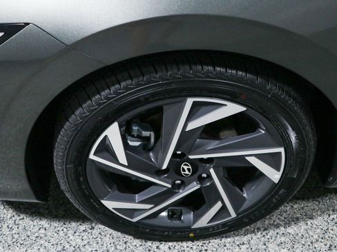 Used 2024 Hyundai Elantra SEL w/ Convenience Package FWD image 11