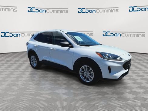 Used 2022 Ford Escape SE FWD image 2