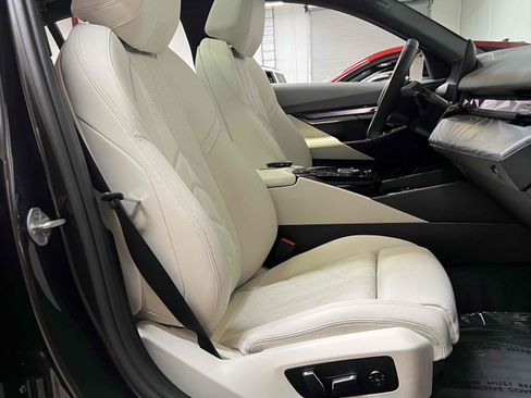 Used 2024 BMW i5 eDrive40i RWD image 49