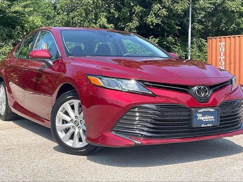 Used 2019 Toyota Camry LE FWD image 34