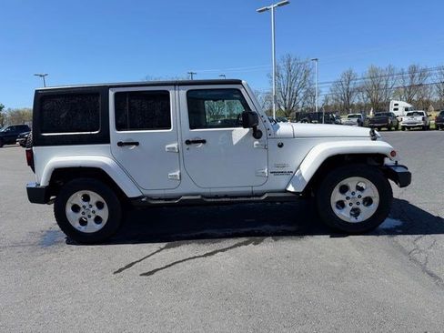Used 2015 Jeep Wrangler Unlimited Sahara w/ Connectivity Group image 16