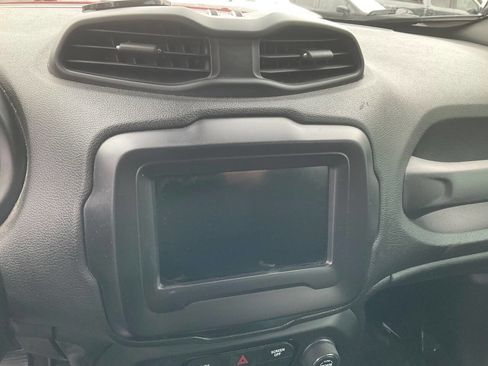 Used 2018 Jeep Renegade Altitude w/ Safety & Security Group image 16