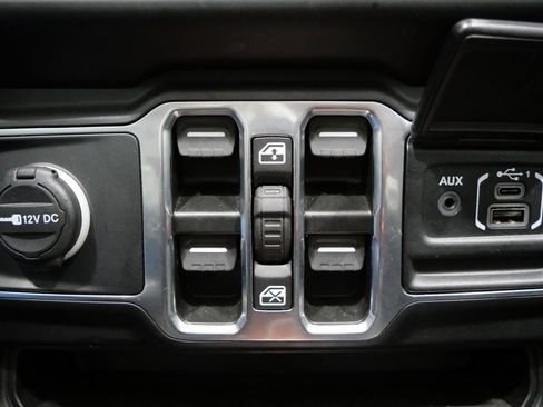 Used 2023 Jeep Wrangler Unlimited Sahara w/ Cold Weather Group AWD/4WD image 22