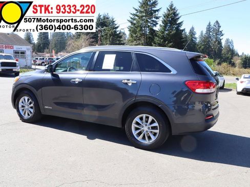 Used 2017 Kia Sorento AWD image 6