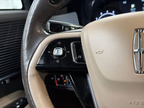 Certified 2022 Lincoln Corsair AWD w/ Premium Package image 23