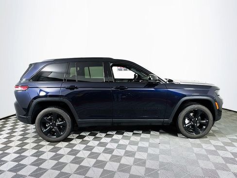 Used 2024 Jeep Grand Cherokee Limited w/ Black Appearance Package image 8